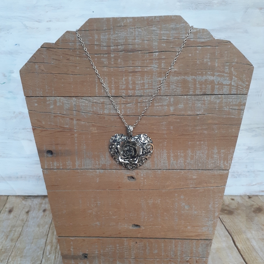 Vintage look large heart flower charm necklace